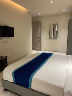 Raahgir Suites - Noida - 9