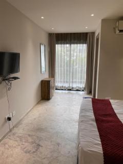 Raahgir Suites - Noida - 6