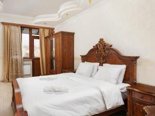 Katsin Building! 2 Bedroom Large apt with a Balcony - Yerevan - 5