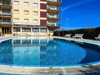 Bright Flat with Direct Beach Access - 0