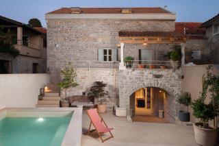 Stone house Casa Lumina - 0