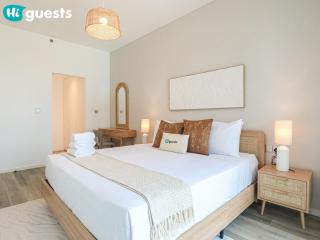 HiGuests - Luxe 2BR Overlooking Golf Course & Greenery - 9