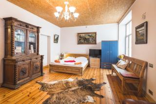 Classical large apartment on Alberta street, FREE locked PARKING - Rīga - 0
