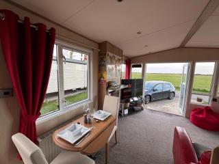 Lovely Caravan With At Steeple Bay Park, Essex Ref 36016F - Southminster - 2