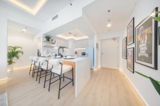 StayShort - Dubai Marina Apartment Sleeps 4 with Balcony - 5