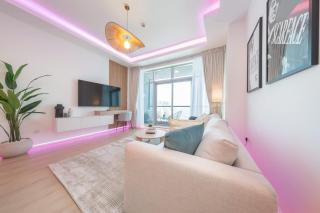 StayShort - Dubai Marina Apartment Sleeps 4 with Balcony - 1