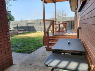 Sleeps 10 Fully renovated Firepit and pool table - Melbourne - 5