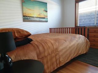 Sleeps 10 Fully renovated Firepit and pool table - Melbourne - 3
