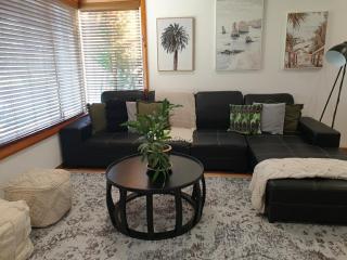 Sleeps 10 Fully renovated Firepit and pool table - Melbourne - 0