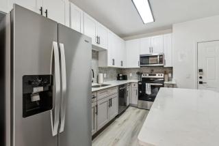CozySuites in Glendale - Westgate with pool 11 - Glendale - 2
