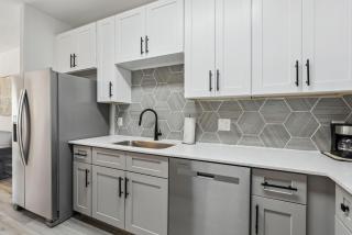 CozySuites in Glendale - Westgate with pool 11 - Glendale - 1