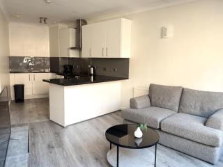 York City Centre Flat with View - York - 5