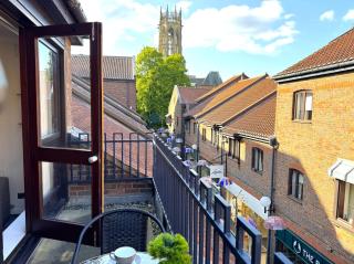 York City Centre Flat with View - York - 9