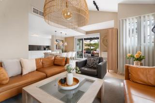 Elegant 5-bedroom apartment- 1 min walk to the beach in Bahía de Marbella - Marbella - 1