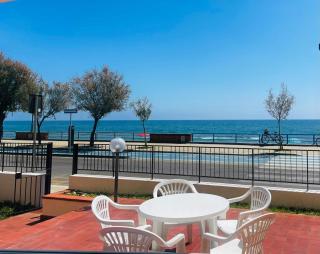 Fronte Mare con Giardino e Posto Auto - Terracina - 0
