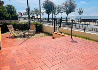 Fronte Mare con Giardino e Posto Auto - Terracina - 8