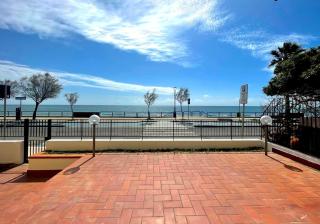 Fronte Mare con Giardino e Posto Auto - Terracina - 9