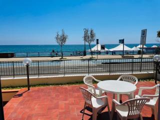 Fronte Mare con Giardino e Posto Auto - Terracina - 3