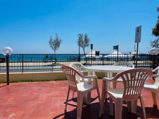 Fronte Mare con Giardino e Posto Auto - Terracina - 4