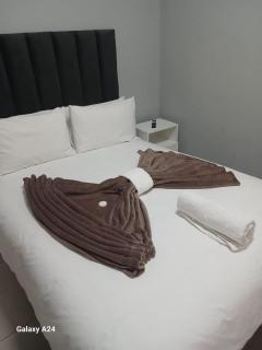 The Gem Suites & Spa - Parow - 9