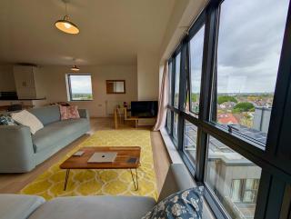 Modern Top-Floor Flat with Amazing Views - 7
