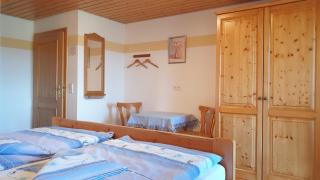 Fewo im DG mit 2 DZ 2 DUWC, 4 Pers - Wittenschwand - 1