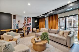 Boots on Broadway in Downtown Nashville with Parking, Pool, Gym - 1