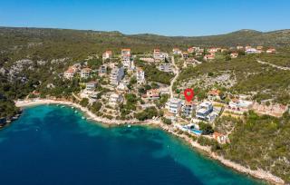 Six-Bedroom Holiday Home In Vinisce - Vinišće - 2