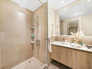 Contemporary Parkfront 2BR Dubai Hills Living - 7