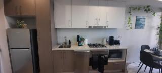 Stylish 1Bedroom Apartment with Study and Parking Near Sydney Airport - Sydney - 1