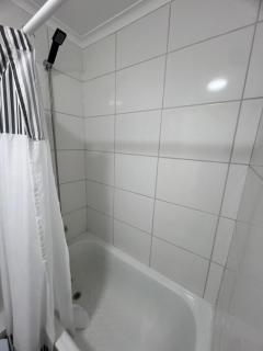 DEPARTAMANTO NUEVO EN CHILLÁN, ESTACIONAMIENTO Y AIRE ACONDICIONADO a - 1