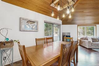 The Tree House at 11 Rhododendron Lane - 1