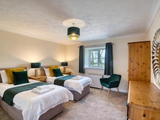 4 Bed in Dorchester 92413 - Frome Vauchurch - 1