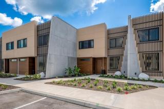 4 Bedroom New Luxury Home With Spa - 9