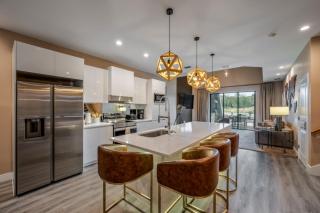 Stylish Townhouse Near Disney For Families - 9