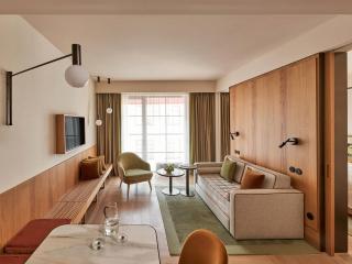 The Julius Prague - 7