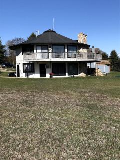 Stunning Cabin Getaway Perfect for Large Groups Situated in Boyne Falls, Michigan - 0