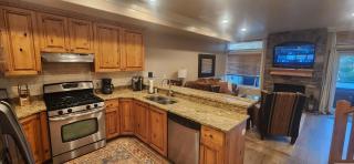 Mountain Chalet Near Snowbasin, 2BR - Huntsville - 3