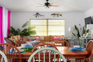 Heated Pool Pet Friendly Sleeps 9 Family - 1