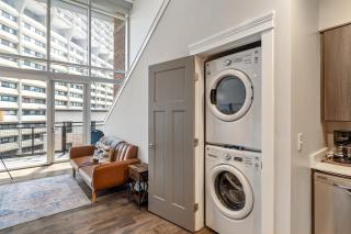 CozySuites Penrose On Mass with pool & parking #1 - 1