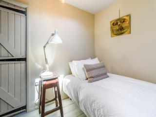 3 Legged Duck Cottage - - 7