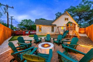 Large Vacation Home, Family Retreat, Pool, Hot Tub, Firepit, Playground, Pool Table, Poker, Chess, EV and more! - San Antonio - 7
