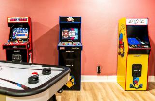 Large Vacation Home, Family Retreat, Pool, Hot Tub, Firepit, Playground, Pool Table, Poker, Chess, EV and more! - San Antonio - 8