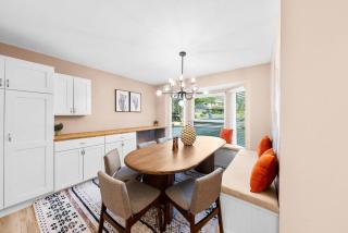 Large Vacation Home, Family Retreat, Pool, Hot Tub, Firepit, Playground, Pool Table, Poker, Chess, EV and more! - San Antonio - 9