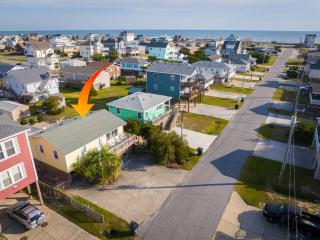 Near Beach Dining & Shops Private Hot Tub - Kill Devil Hills - 9