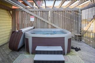 Near Beach Dining & Shops Private Hot Tub - Kill Devil Hills - 7