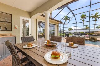 Luxury all around, Dock, Tiki Hut, Heated Pool - Villa Sheral - Roelens - Cape Coral - 1
