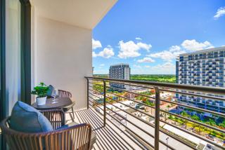 Modern Hotel with Pool & Gym in Prime Doral Location - Miami - 6