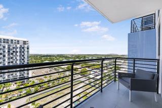 Modern Hotel with Pool & Gym in Prime Doral Location - Miami - 1