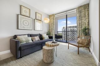 Modern Hotel with Pool & Gym in Prime Doral Location - Miami - 9